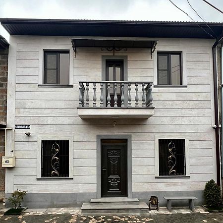 New , Comfortable 3 Bedroom House Ereván Exterior foto