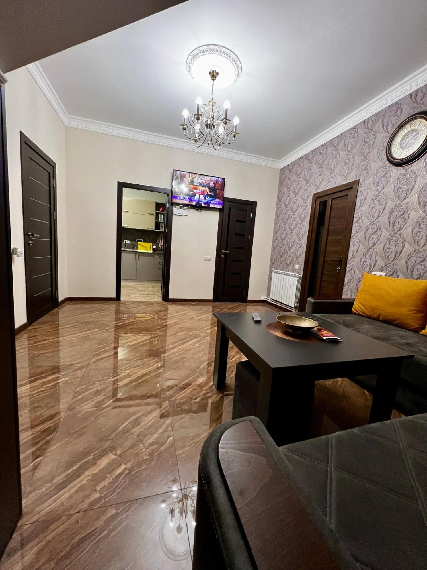 New , Comfortable 3 Bedroom House Ereván Exterior foto