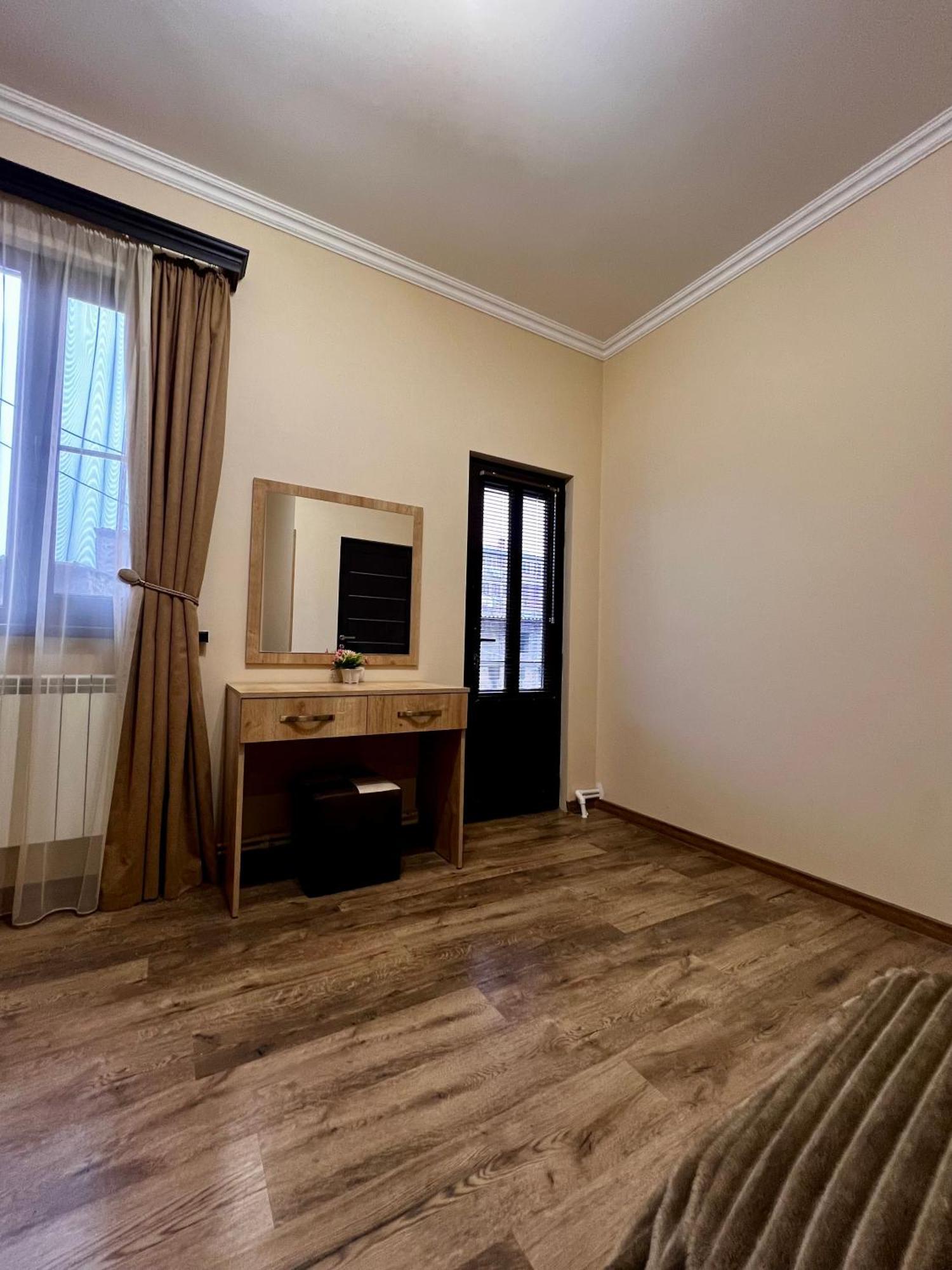 New , Comfortable 3 Bedroom House Ereván Exterior foto